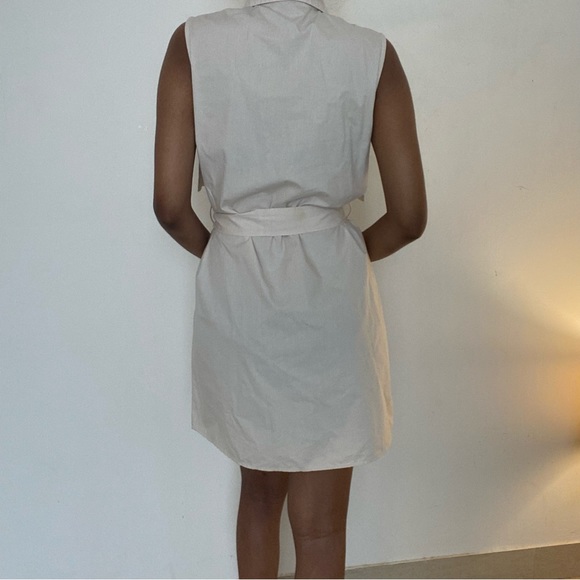 Mango shirt dress with clinched waist belt. Ruffles on top, in cream or beige. - Picture 5 of 6